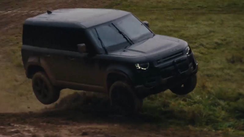 Land Rover Defender bude v nové bondovce pořádně řádit